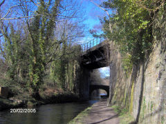 
MRCC skew bridge over the canal and accommodation arch at Coed-y-gric, Griffithstown, April 2005