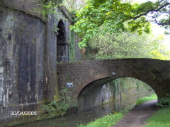 
MRCC skew bridge over the canal and accommodation arch at Coed-y-gric Griffithstown, April 2005