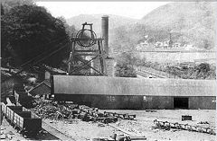 
Risca Blackvein Colliery Early Period, c1900, Original headgear, tall chimney and curved roof to the screens © Photo courtesy of Graham Emmanuel
