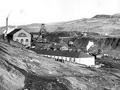 
No 5 Pit (Prince of Wales), c1936 with Bwlch-y-garn tips on the right skyline, Ebbw Vale, © Photo courtesy of Geoff Palfrey