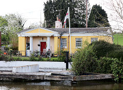 The bridgekeepers house (and bridgekeeper) at Purton, April 2025