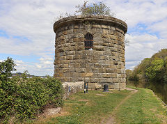 Severn Bridge Railway swingbridge tower, Sharpness, April 2018