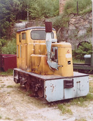 
'4', JF 3930044 of 1950 from APCM, Bedfordshire, in the late 1970s, © Photo courtesy of John Failes