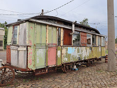 
Leipzig Museum tram '285' from 1907, ex sand car '5671' and garden shed, May 2024