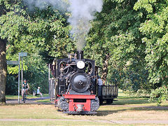 
'16' or '2643' takes us around the circuit at Frankfurt Feldbahn Museum, September 2024