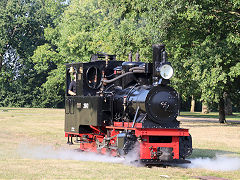 
'16' or '2643' takes us around the circuit at Frankfurt Feldbahn Museum, September 2024