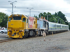 
DC 4323 and DF 7213 on the train to Masterton, Carterton, January 2013