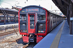 
'813 R1108' at Mojiko Station, October 2017