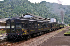 
'58654' arrives at Hitoyoshi, October 2017