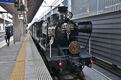 
'58654' arrives back at Kumamoto, October 2017