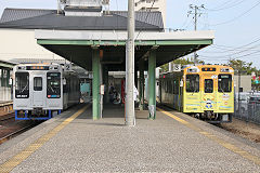 
'MR 607' and 'MR 609' at Imari, Matsuura Railway, October 2017